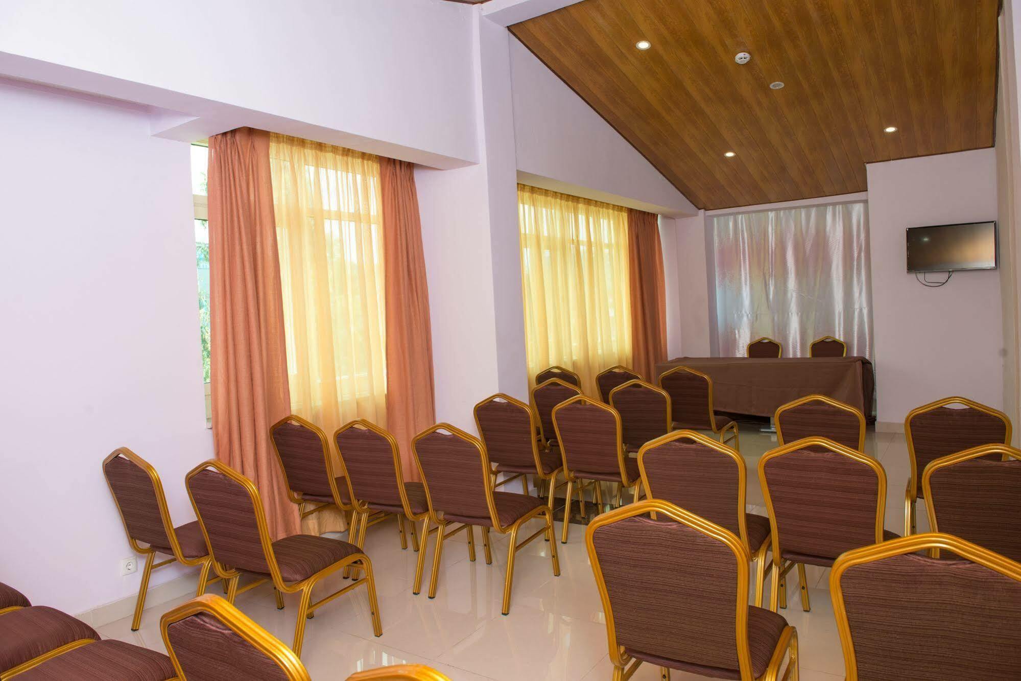 C Fun Addis Hotel Kültér fotó